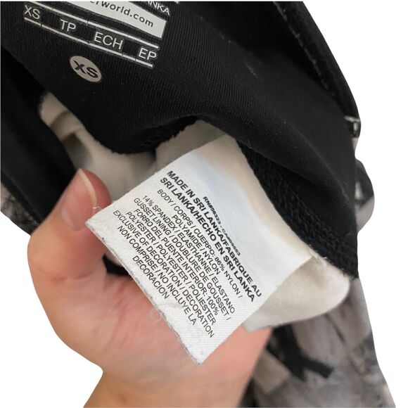 Nike XS Leggings Workout Marbled Print Black Gray Dri Fit Stretch - Picture 9 of 9